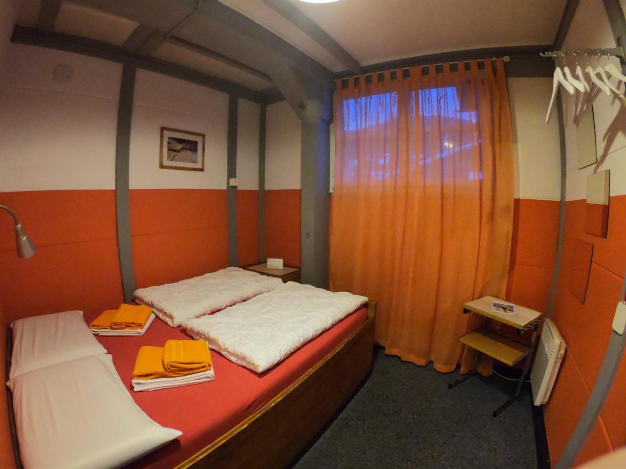 גרינדלוולד Downtown Lodge Hostel - Unique Simple Central מראה חיצוני תמונה