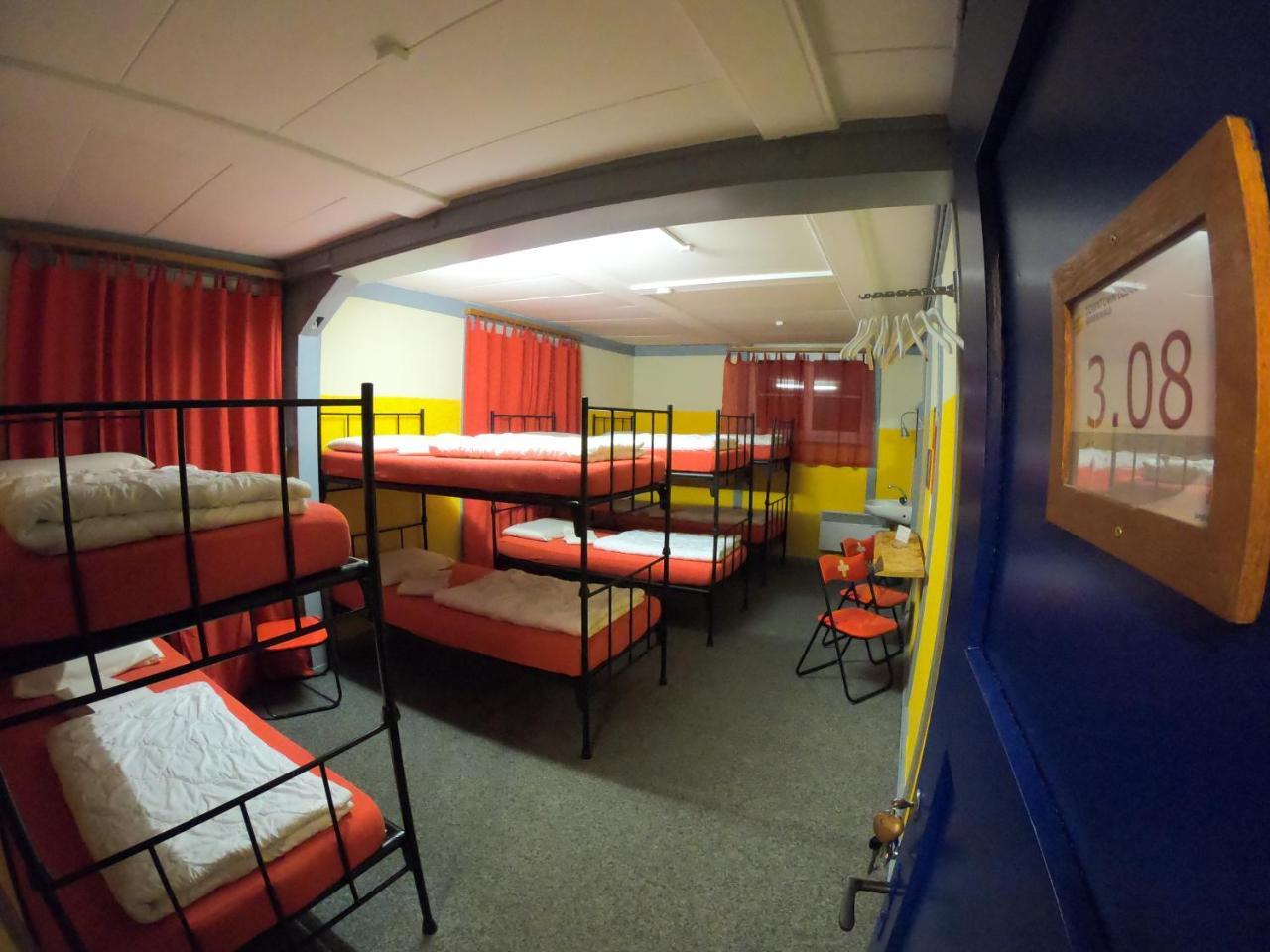 גרינדלוולד Downtown Lodge Hostel - Unique Simple Central מראה חיצוני תמונה